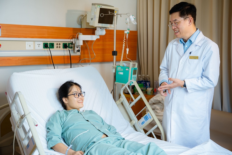 Chồng chia đôi lá gan cứu vợ: Khi tình yêu và y học hòa nhịp để viết nên điều kỳ diệu 